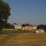 Blick zum Schloß-Pillnitz (600 m)