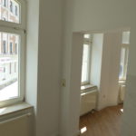 Blick von der Küche zum Wohnzimmer