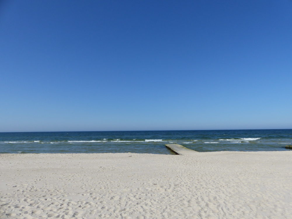 Der Strand mit kleinem Steg