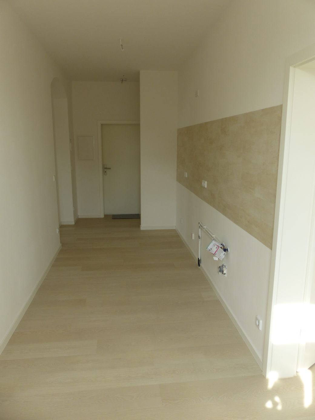 2. Die Küche mit Blick zum Ausgang