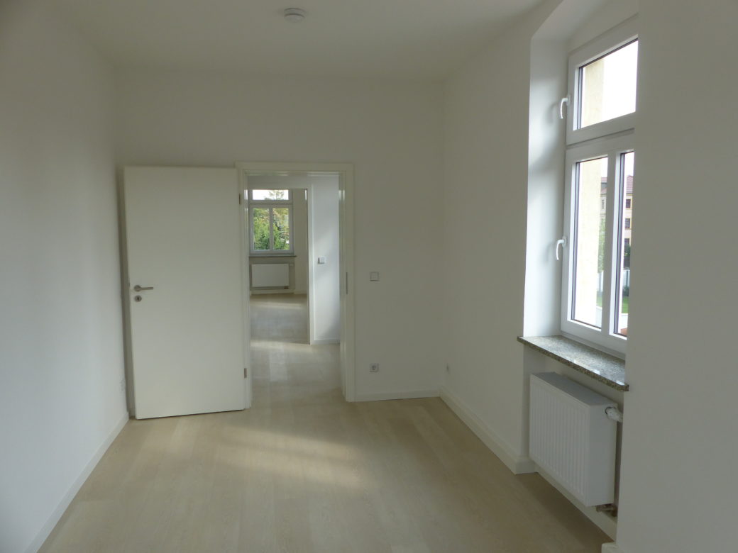 6. Das Zimmer 2 mit Blick zum Zimmer 1