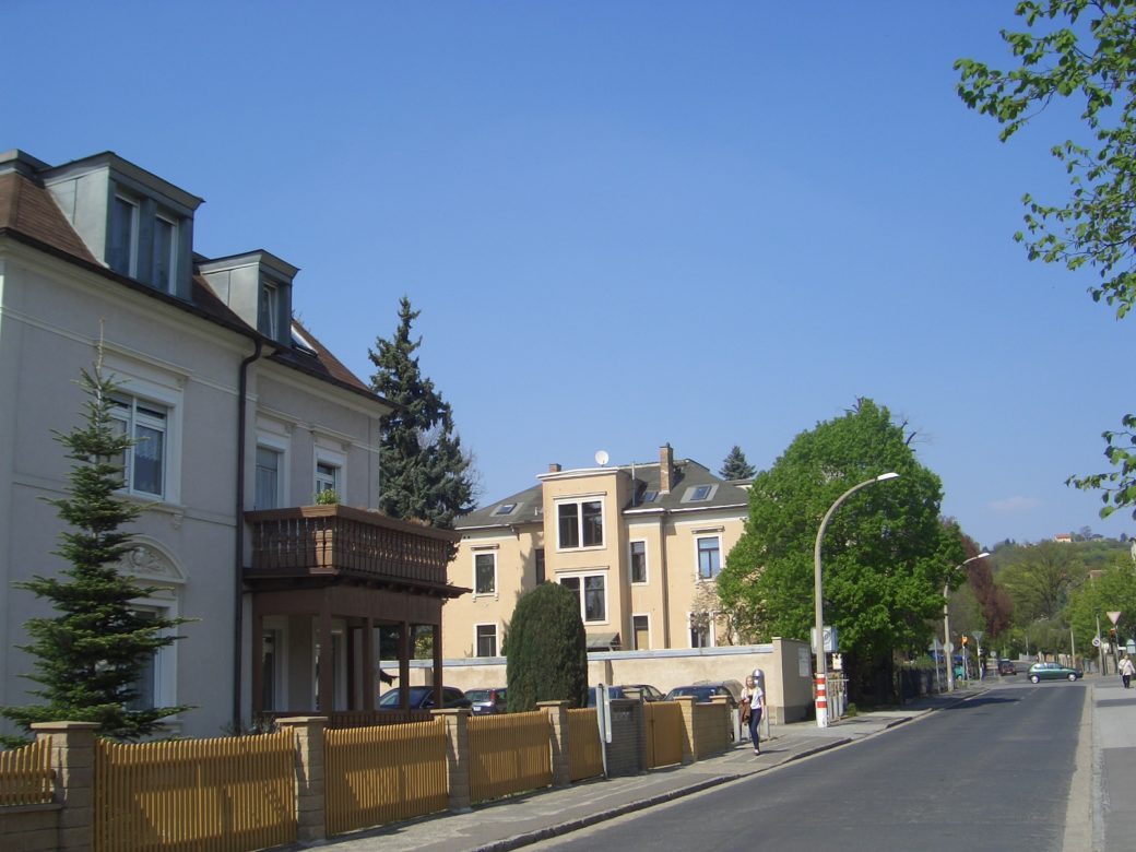 1. Blick auf das Haus von der Wasastraße aus