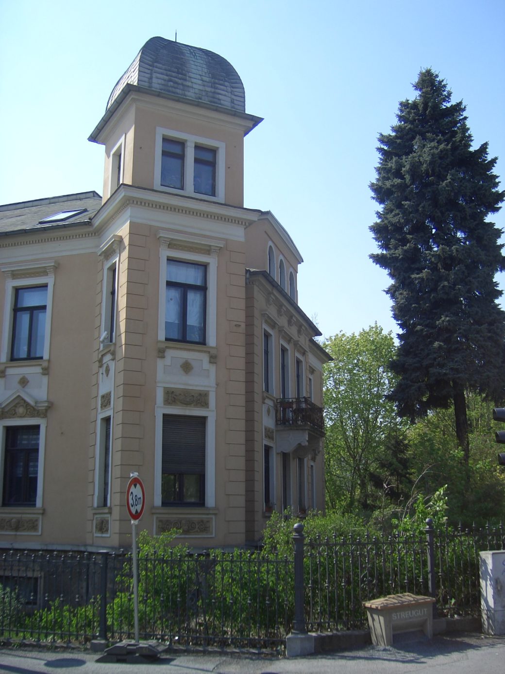 Die Villa mit Türmchen