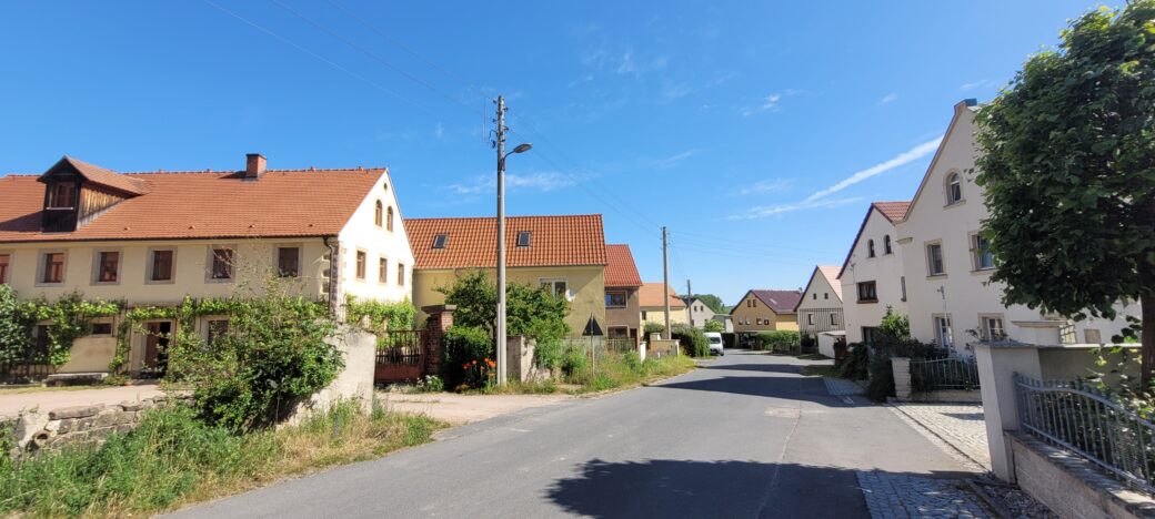 Die hübsch sanierten Dreiseithöfe