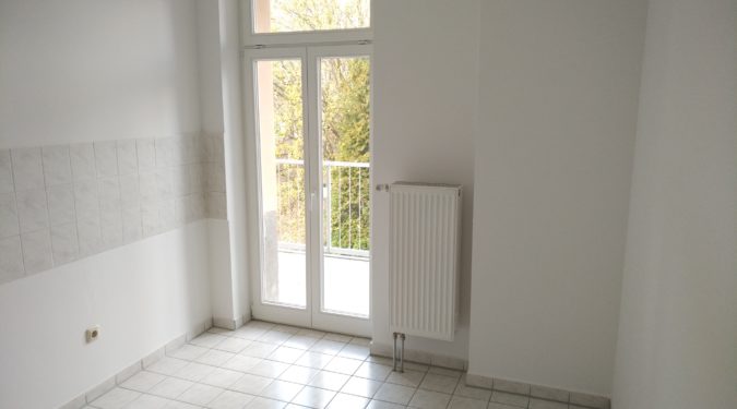 Separate 3-Raum-EG-Wohnung mit großem Balkon