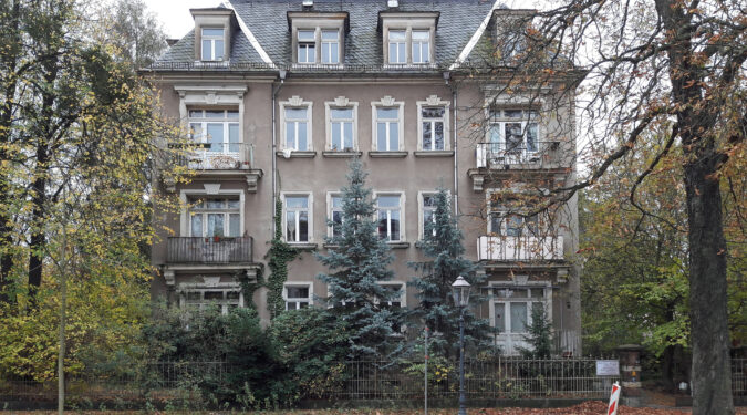 Unsaniertes Einzeldenkmal in Dresden-Striesen